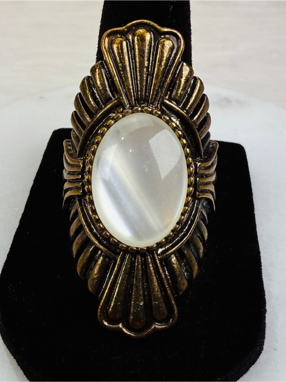 Vintage Aged Goldtone White Cats Eye Cabochon Statement Ring Size 9